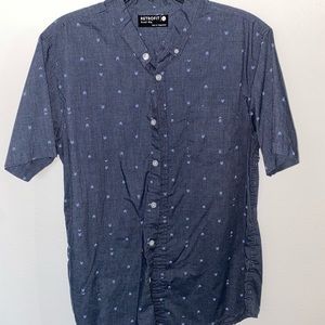 Retrofit Short Sleeve Button Down Dress Shirt | Size: Large | Color: Blue |